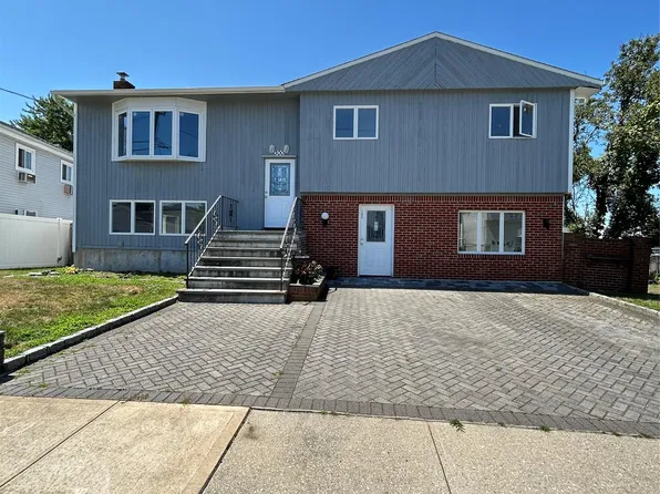 300 Branch Avenue, Freeport, NY 11520