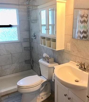 5th image of 221 Burleigh Ave