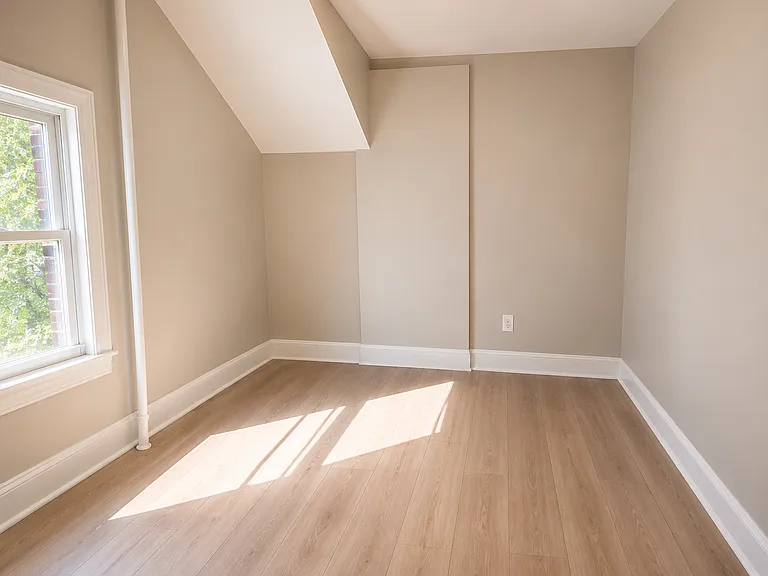 240 William St #1 — Photo 4