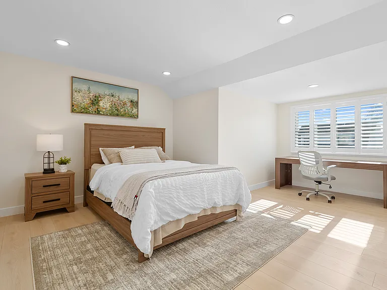 9851 Cloverdale Ave — Photo 11
