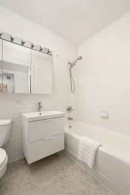Bathroom, photo 1
