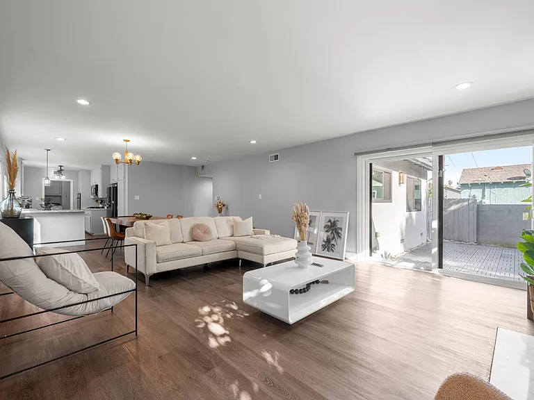 14034 Valerio St — Photo 23