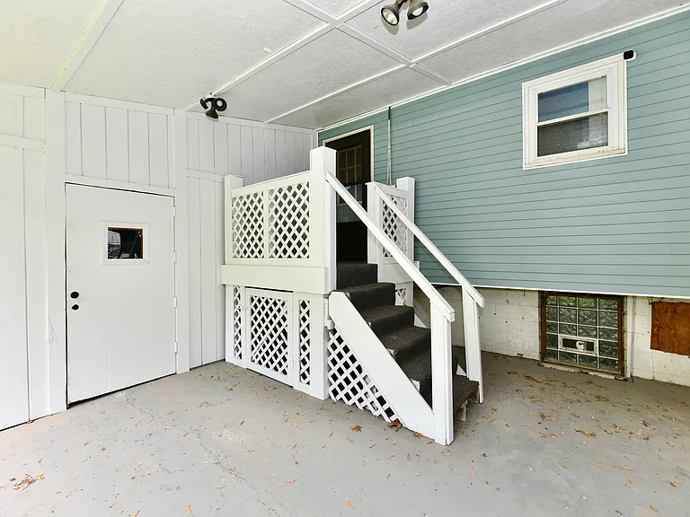 Suburban Dr — Photo 16