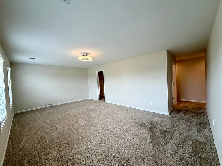 2370 Alden Dr — Photo 11