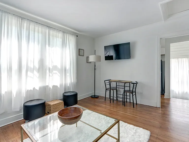 1011 E 39th St #B — Photo 13
