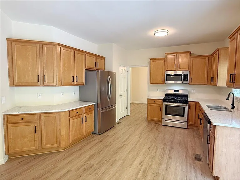 350 Laurel Glen Xing — Photo 5