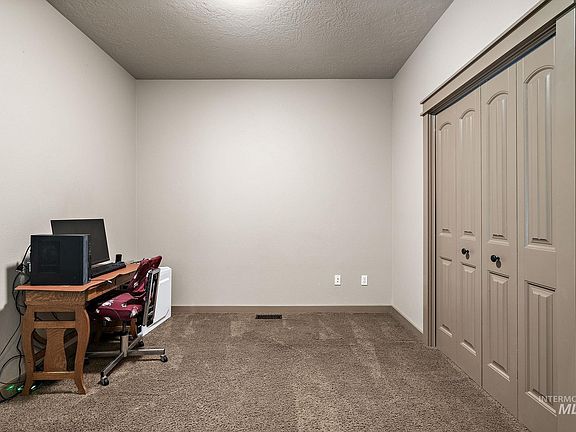 5th image of 2857 N Elisha Ave