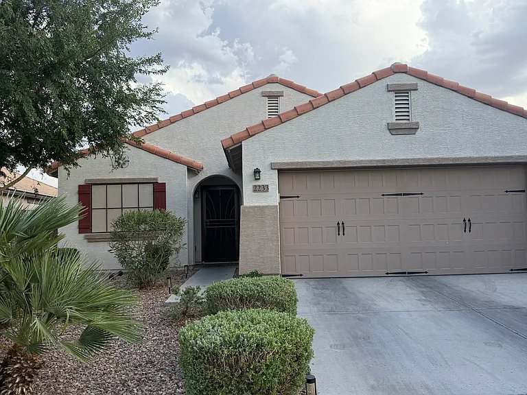 2233 E Stacey Rd — Photo 1