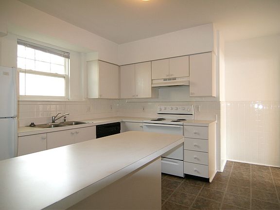 4th image of 805 Westwood Dr #26