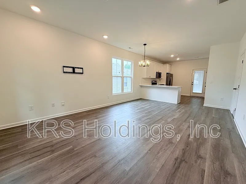 3 bed, 2.5 bath, 1193 sqft, $1,900 — Photo 2