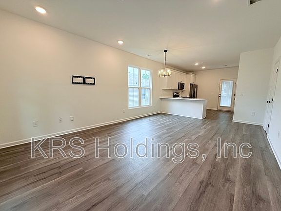 2nd image of 1420 Maplewood Dr #C