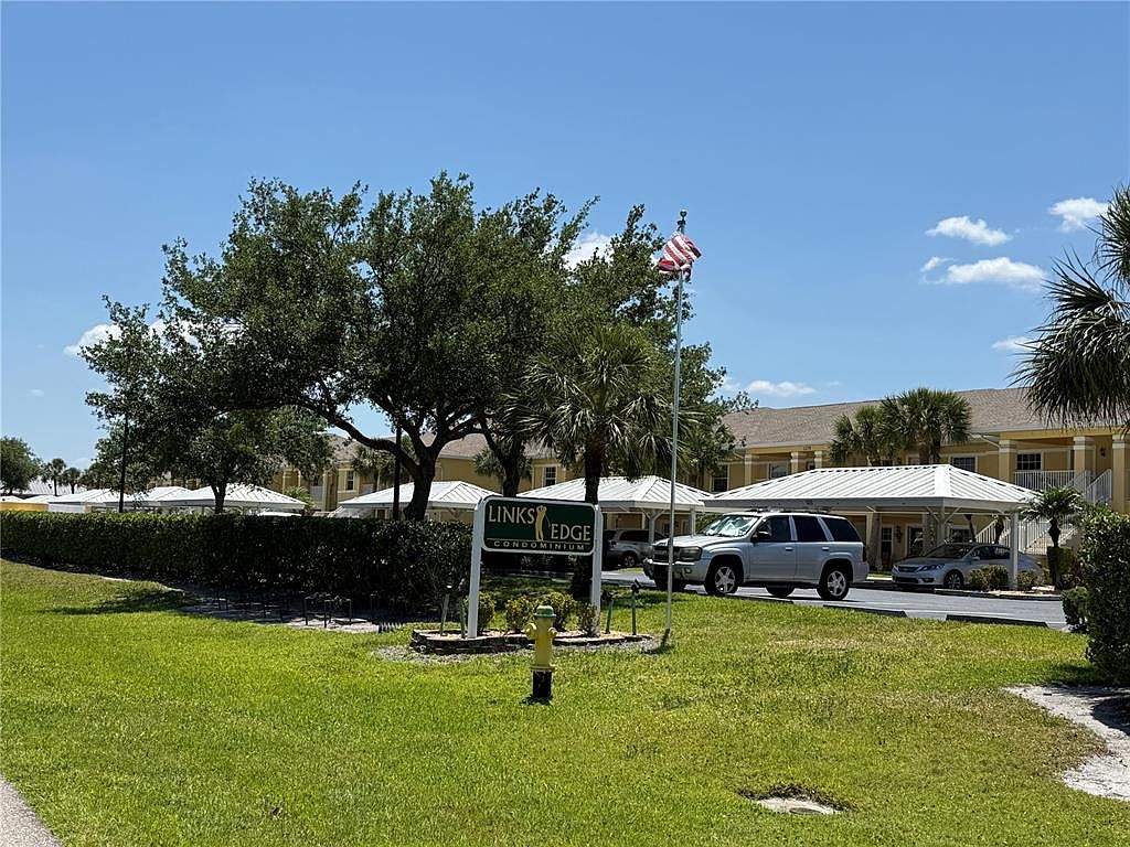 1295 Saxony Cir UNIT 2101