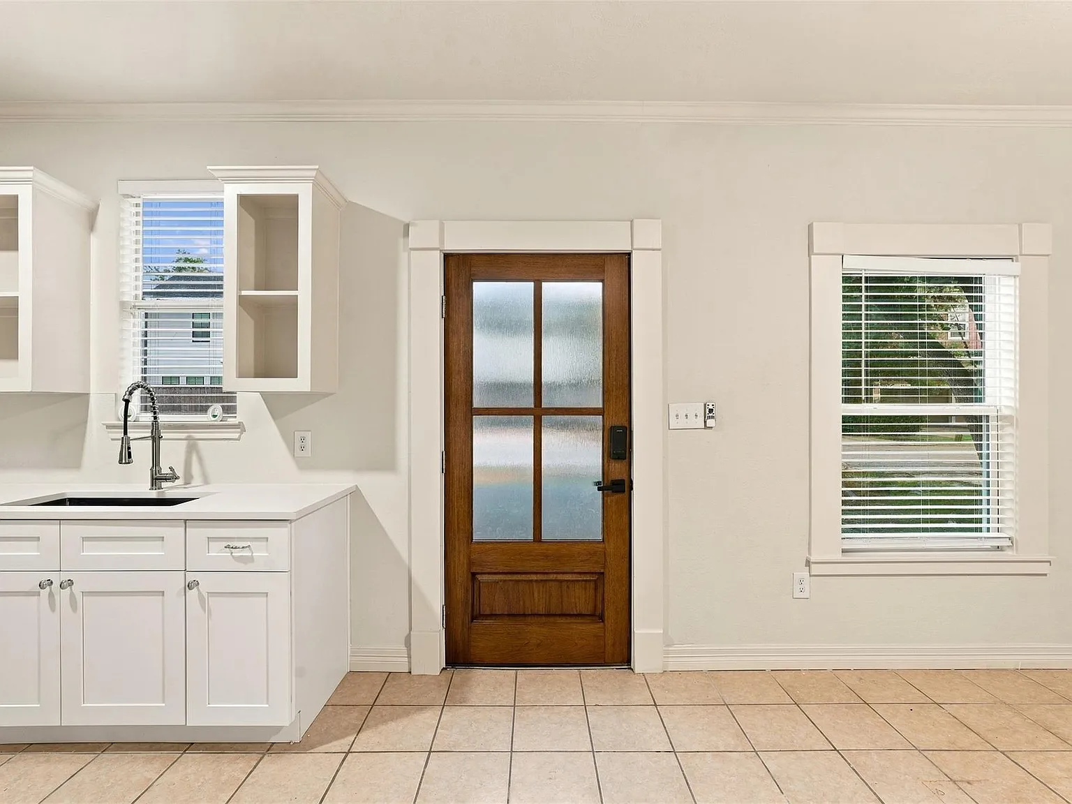 2 bed, 1.0 bath, 600 sqft, $1,650 — Photo 2