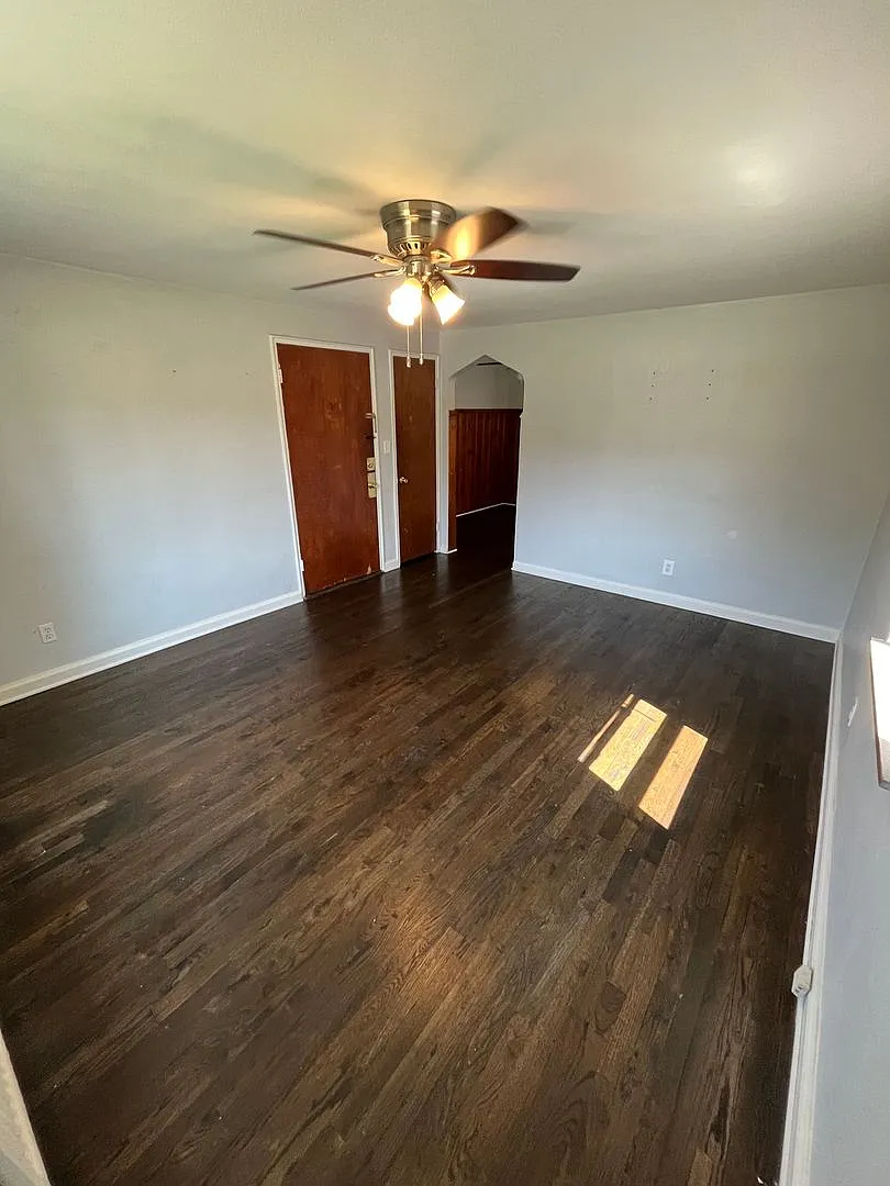 4326 Oakwood Ave — Photo 2