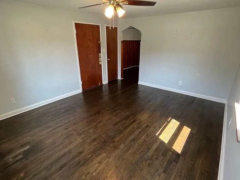 4326 Oakwood Ave — Photo 2