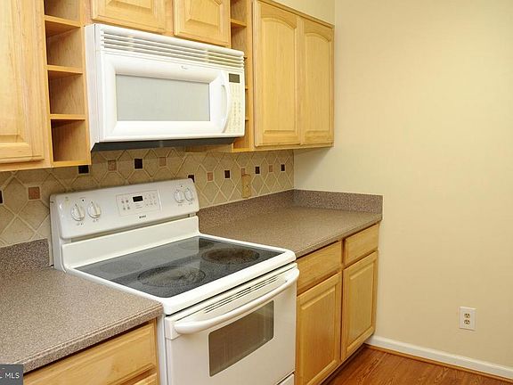 4th image of 4906 Columbia Rd #8125