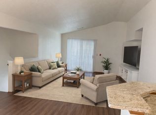 7-143 W Fieldstone Cir #OAK, Oak Creek, WI 53154