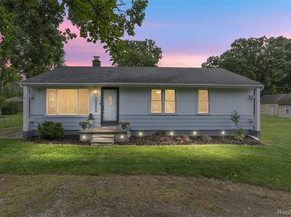 19250 Parkville St, Livonia, MI 48152