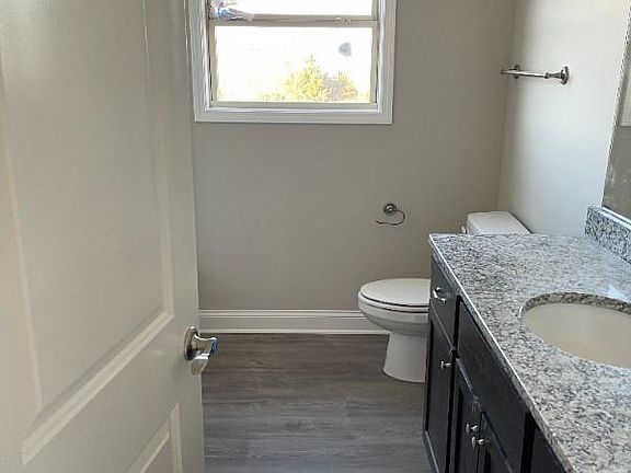 5th image of 517 Melrose St #B