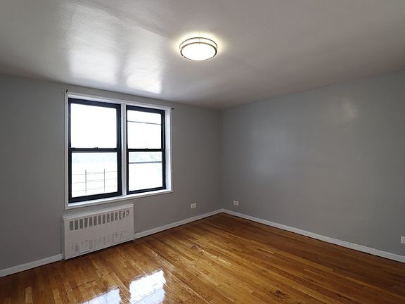 5th image of 950 Bronx Park S APT 4B