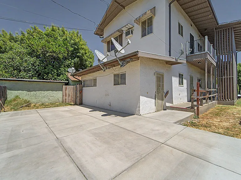 806 H St #1-4 — Photo 11