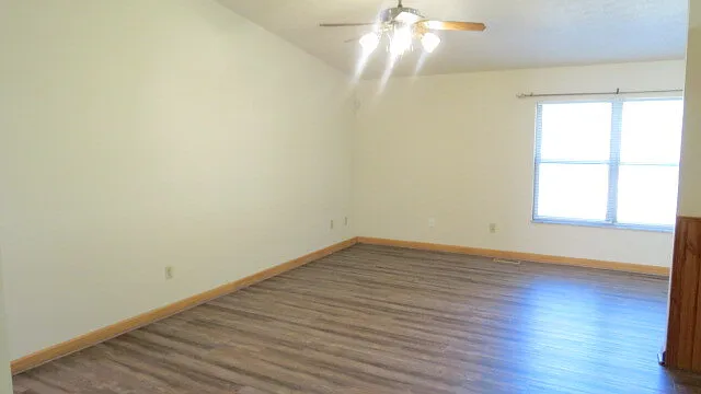 3 bed, 1.0 bath, 1032 sqft, $1,575 — Photo 2