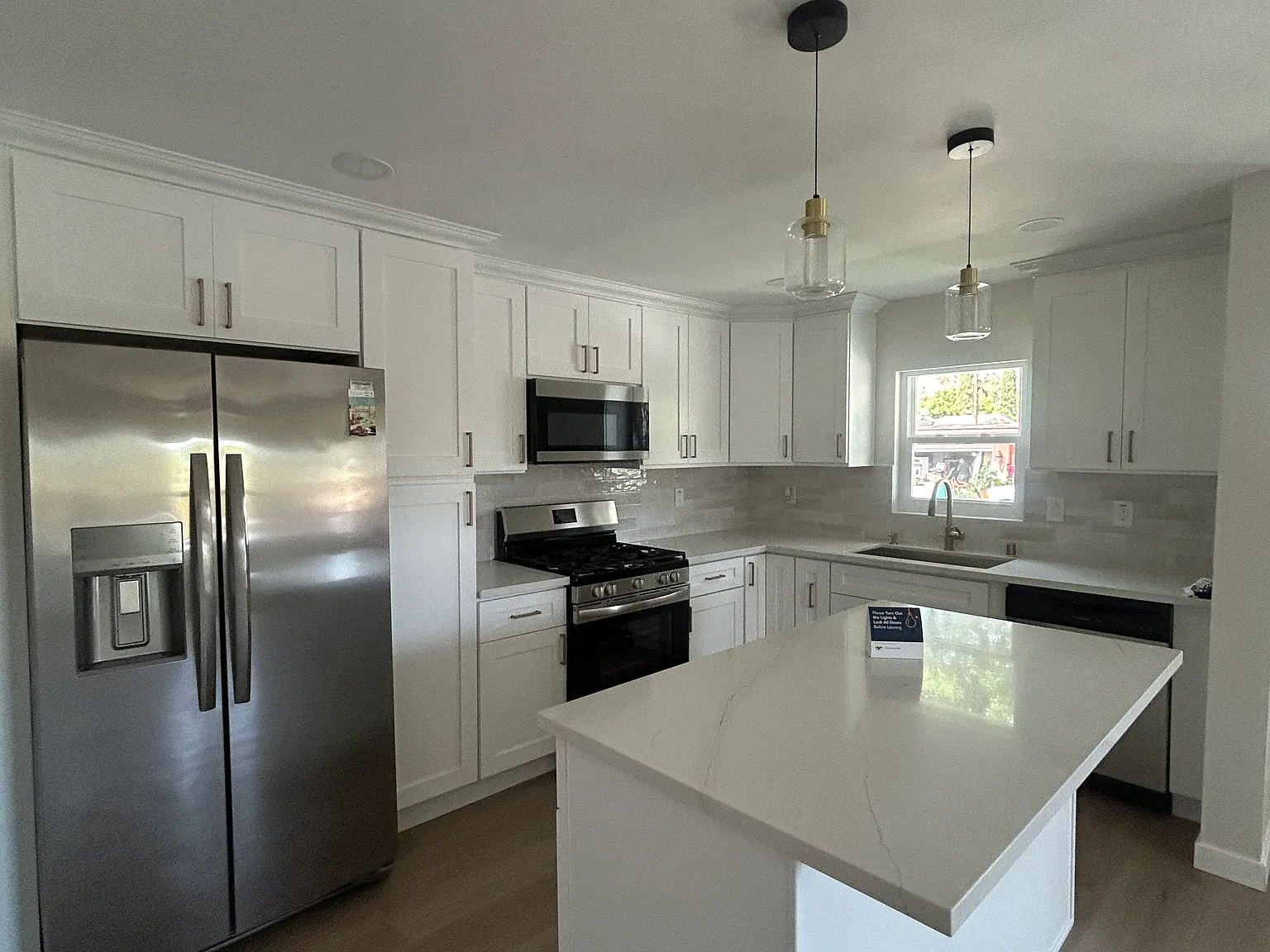 3 bed, 1080 sqft, $3,850 — Photo 3