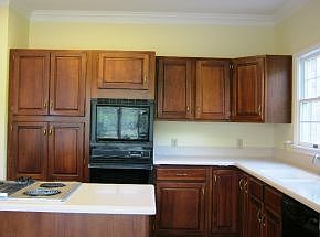 4th image of 1012 Hanover Ct
