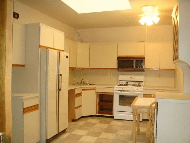 plenty of cabinets