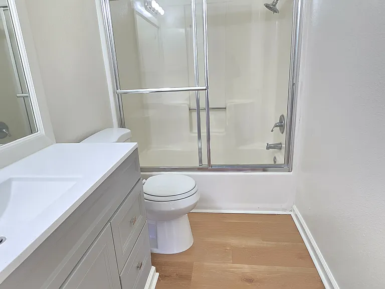 9825 N Loop Blvd #B — Photo 10