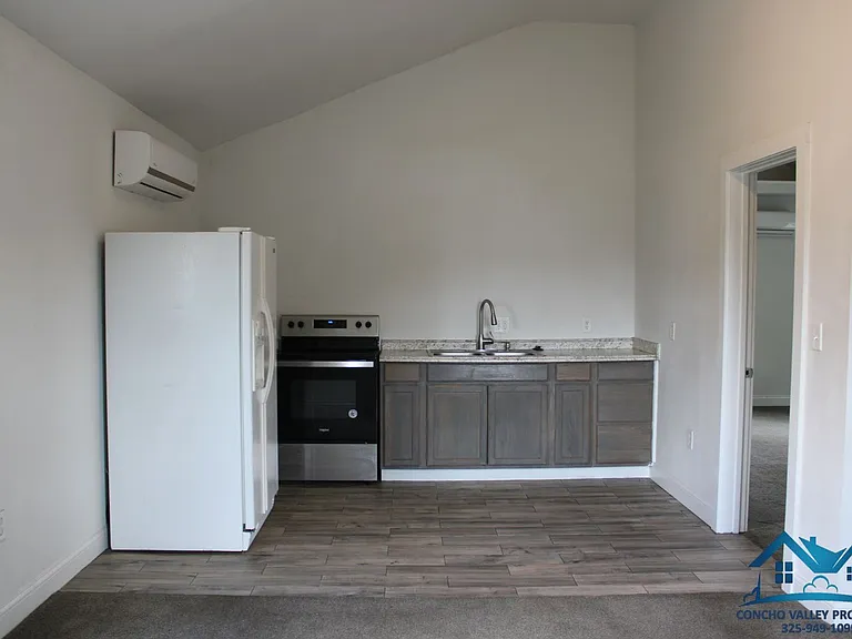 1312 S Chadbourne St — Photo 4