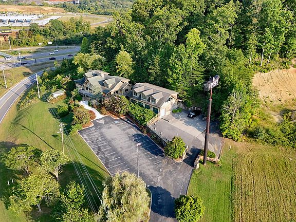 3rd image of 119 W Dumplin Valley Rd