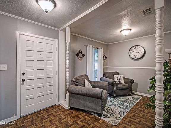 4th image of 140 Sharon Hills Dr