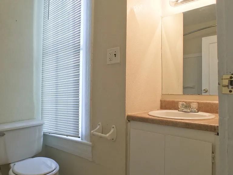 407 E Park Ave — Photo 11