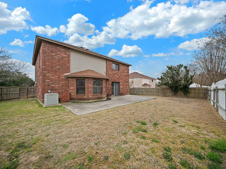 1688 Fir Cir — Photo 32
