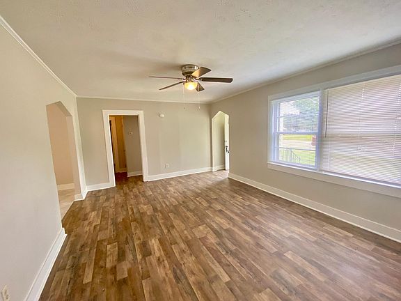 3rd image of 120 Circle Ct