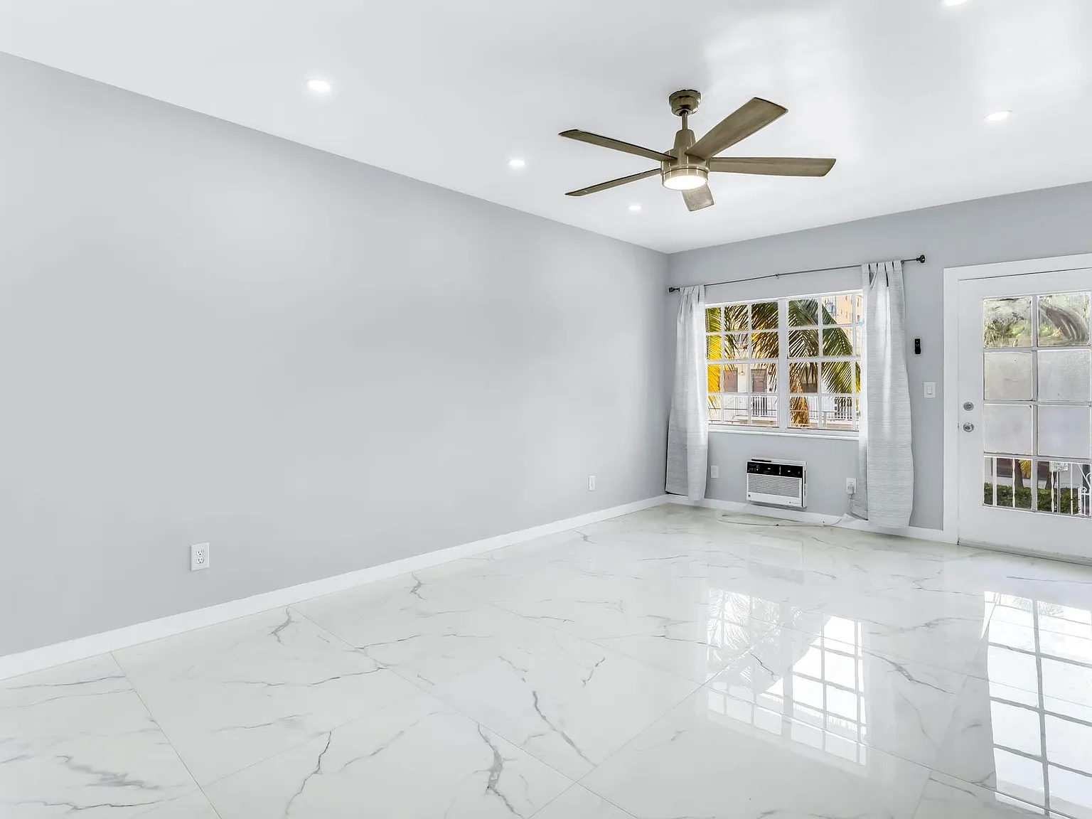 Studio, 400 sqft, $1,950 — Photo 3