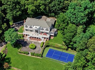 1007 W Shore Rd, Oyster Bay, NY 11771