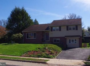 26 Red Oak Rd, Oreland, PA 19075