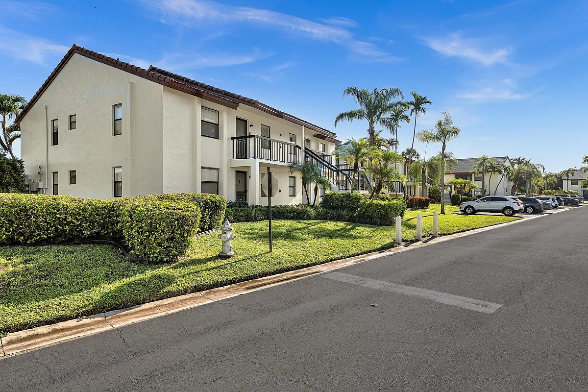 Building Photo - 22017 Palms Way #205
