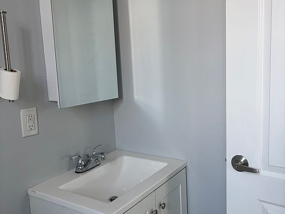 5th image of 17 Teaneck Rd APT 3B