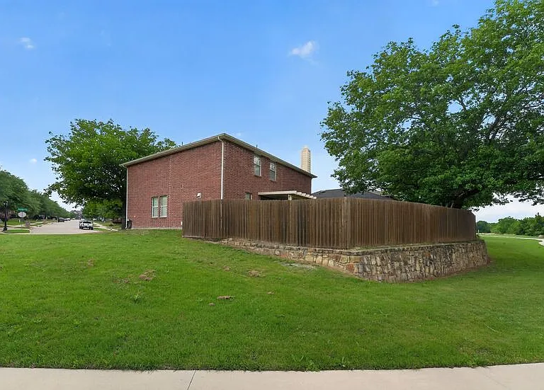 9601 Euclid Dr — Photo 4