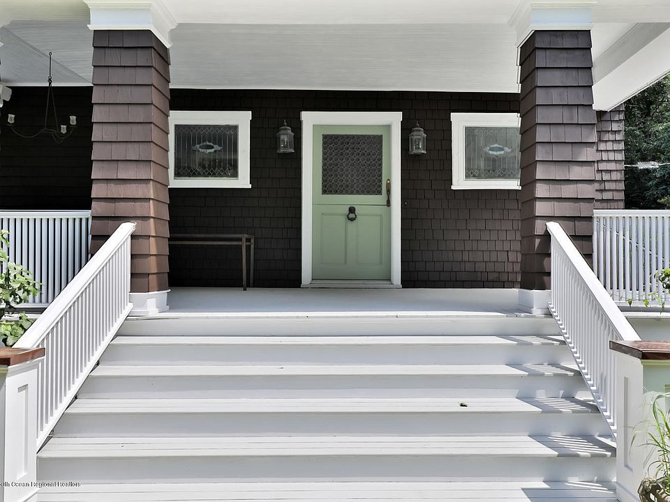 1st image of 8 Serpentine Dr