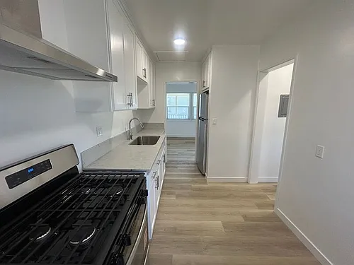 2813 W Victory Blvd #202 Photo 1