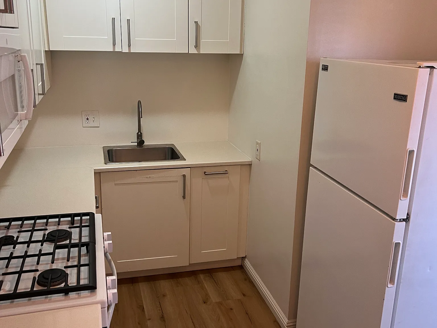 3 bed, 900 sqft, $2,900 — Photo 2