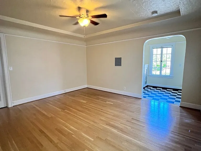 Flanders Apartments — Photo 33
