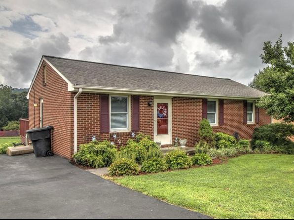 2847 Tulip Ln