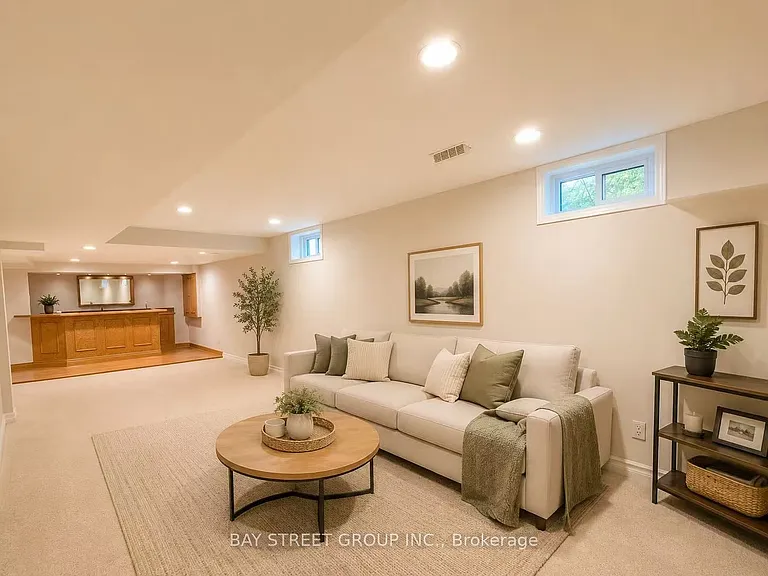 1054 Chateau Ct — Photo 39