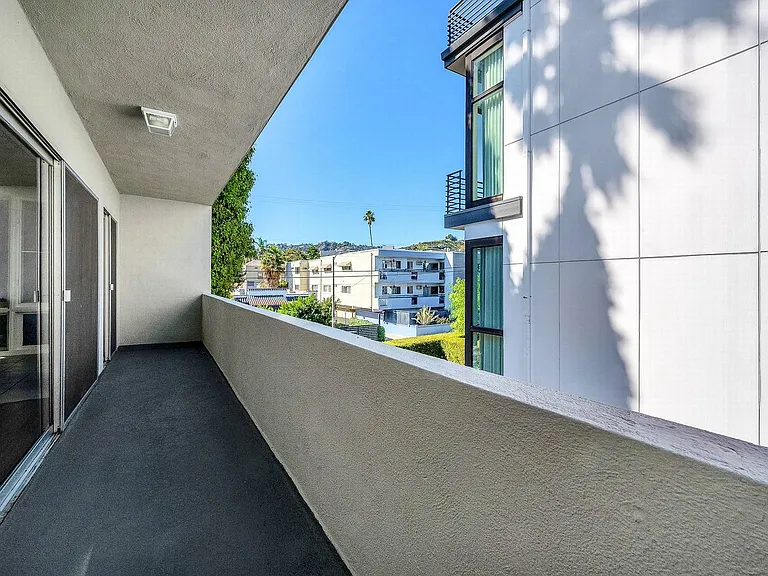 1426 N Vista St #10 — Photo 8