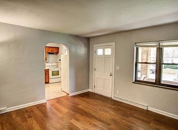 5th image of 1347 Ashland Ave